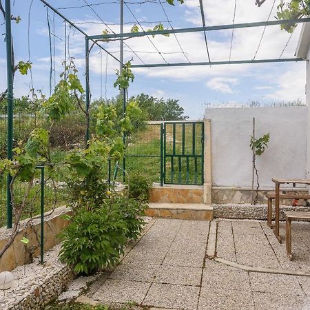 Apartamento Lovely Bungalow With Parking,Garden And Bbq Kaštela Exterior foto