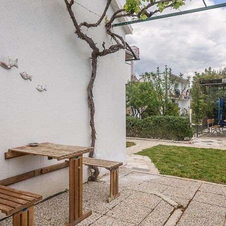 Apartamento Lovely Bungalow With Parking,Garden And Bbq Kaštela Exterior foto