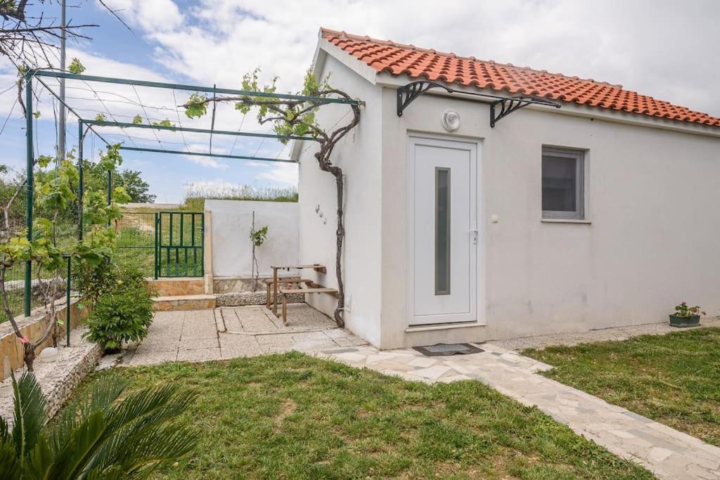 Apartamento Lovely Bungalow With Parking,Garden And Bbq Kaštela Exterior foto